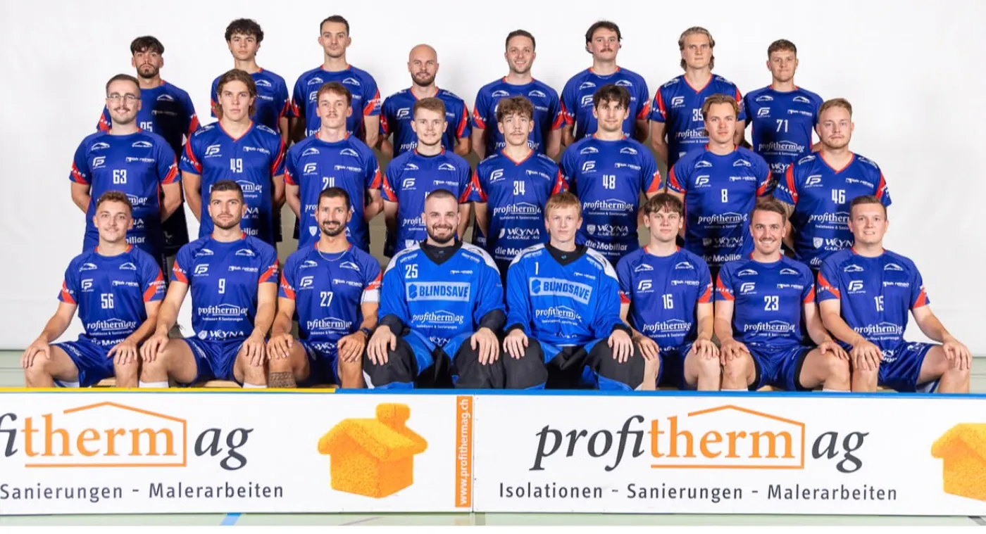 Mannschaftsfoto LOK Reinach Herren 1 – Gabriel Fuchs ist in der hinteren Reihe farblich hervorgehoben